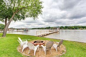 Lakefront Mabank Home w/ Hot Tub & Dock