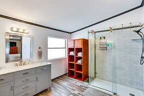 Hot Tub & Dock: Lakefront Mabank Home