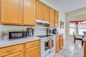 Lovely Family Home w/ Lanai, 6 Mi to Amelia Island