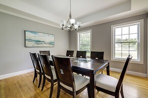 Spacious Connecticut Home - Deck, Grill & Fire Pit