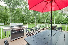 Spacious Connecticut Home - Deck, Grill & Fire Pit