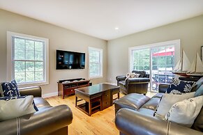 Spacious Connecticut Home - Deck, Grill & Fire Pit