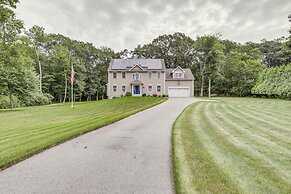 Spacious Connecticut Home - Deck, Grill & Fire Pit
