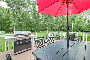 Spacious Connecticut Home - Deck, Grill & Fire Pit