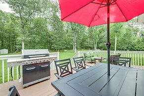 Spacious Connecticut Home - Deck, Grill & Fire Pit