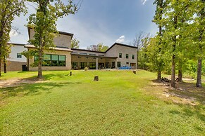 Upscale Home on Cedar Creek: Pool, Hot Tub + Views