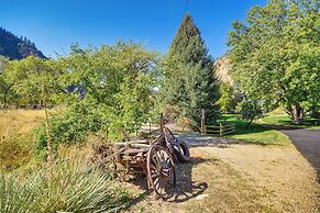 Creekside Ten Sleep Vacation Rental + Deck & Grill