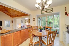 Bluebird Cottage in Newland Near Hiking & Skiing