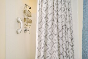 Bluebird Cottage in Newland Near Hiking & Skiing