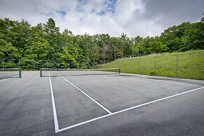Bartlett Condo w/ Mountain View & Outdoor Pool!