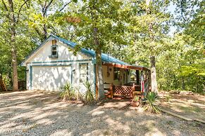 Dog-friendly Kingston Cabin w/ Wraparound Deck!