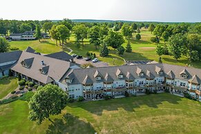 Lakefront Birchwood Condo w/ Pool & Hot Tub!