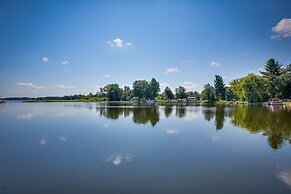 Lakefront Cadillac Retreat w/ Sauna + Boating!