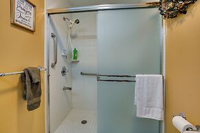 Lakefront Cadillac Retreat w/ Sauna + Boating!