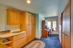 Lakefront Cadillac Retreat w/ Sauna + Boating!