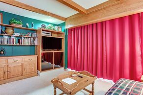 Lakefront Cadillac Retreat w/ Sauna + Boating!