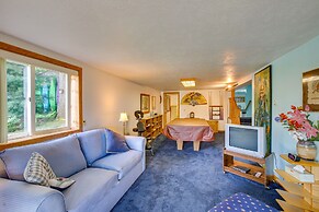 Lakefront Cadillac Retreat w/ Sauna + Boating!