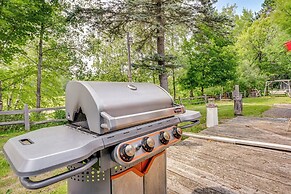 Gladwin Lakefront Cottage w/ Deck, Grill!