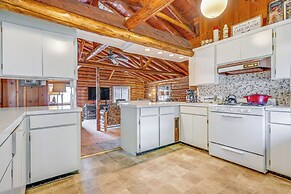 Gladwin Lakefront Cottage w/ Deck, Grill!