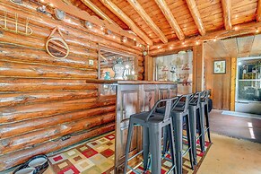 Gladwin Lakefront Cottage w/ Deck, Grill!