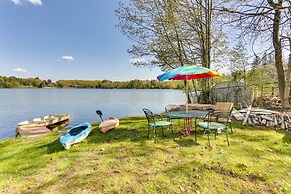 Pet-friendly Vacation Rental w/ Kayaks & Rowboat!