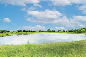 'the Hideaway' Secluded & Spacious Schulenburg Gem