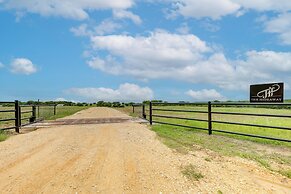 'the Hideaway' Secluded & Spacious Schulenburg Gem
