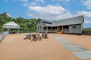 'the Hideaway' Secluded & Spacious Schulenburg Gem