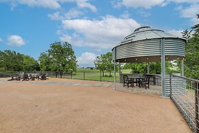 'the Hideaway' Secluded & Spacious Schulenburg Gem