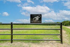 'the Hideaway' Secluded & Spacious Schulenburg Gem