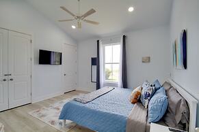 Sunny Gulfport Vacation Rental: Walk to Beaches!