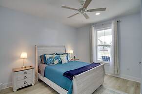 Sunny Gulfport Vacation Rental: Walk to Beaches!