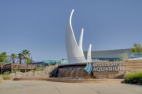 Sunny Gulfport Vacation Rental: Walk to Beaches!