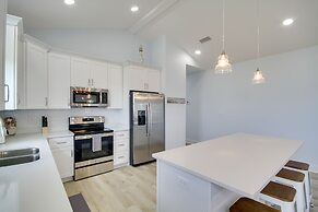 Sunny Gulfport Vacation Rental: Walk to Beaches!