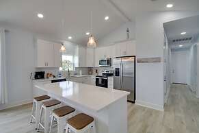 Sunny Gulfport Vacation Rental: Walk to Beaches!