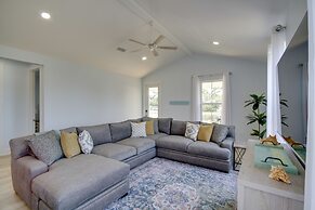 Sunny Gulfport Vacation Rental: Walk to Beaches!