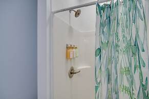 Sunny Gulfport Vacation Rental: Walk to Beaches!