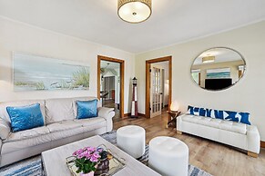 Boyne City Cottage: Walk to Downtown & Lake!