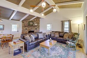 Greers Ferry Hideaway: Lake View, Boat Ramp Access