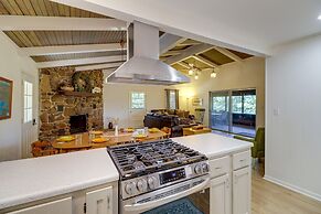 Greers Ferry Hideaway: Lake View, Boat Ramp Access