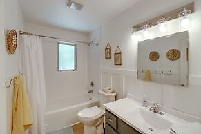 Greers Ferry Hideaway: Lake View, Boat Ramp Access