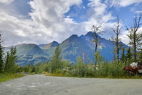 Palmer Getaway w/ Mountain Views & Fire Pit!