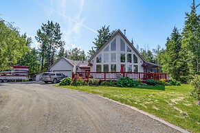 Palmer Getaway w/ Mountain Views & Fire Pit!