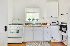 Scenic Geneva Cottage w/ Lake Erie Beach Access!