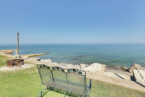 Scenic Geneva Cottage w/ Lake Erie Beach Access!