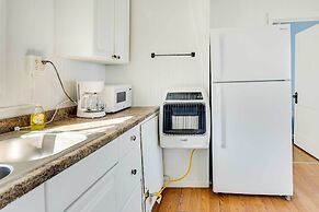 Scenic Geneva Cottage w/ Lake Erie Beach Access!