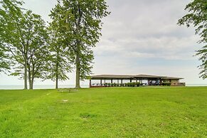 Pet-friendly Lake Erie Cottage - Walk to the Water