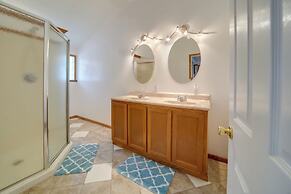 Pet-friendly Lake Erie Cottage - Walk to the Water