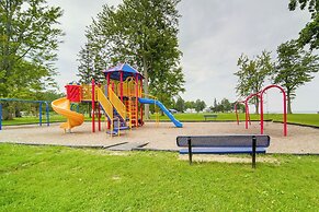 Pet-friendly Lake Erie Cottage - Walk to the Water