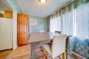 Cozy Geneva Home: Walk to Lake Erie & Main Strip!